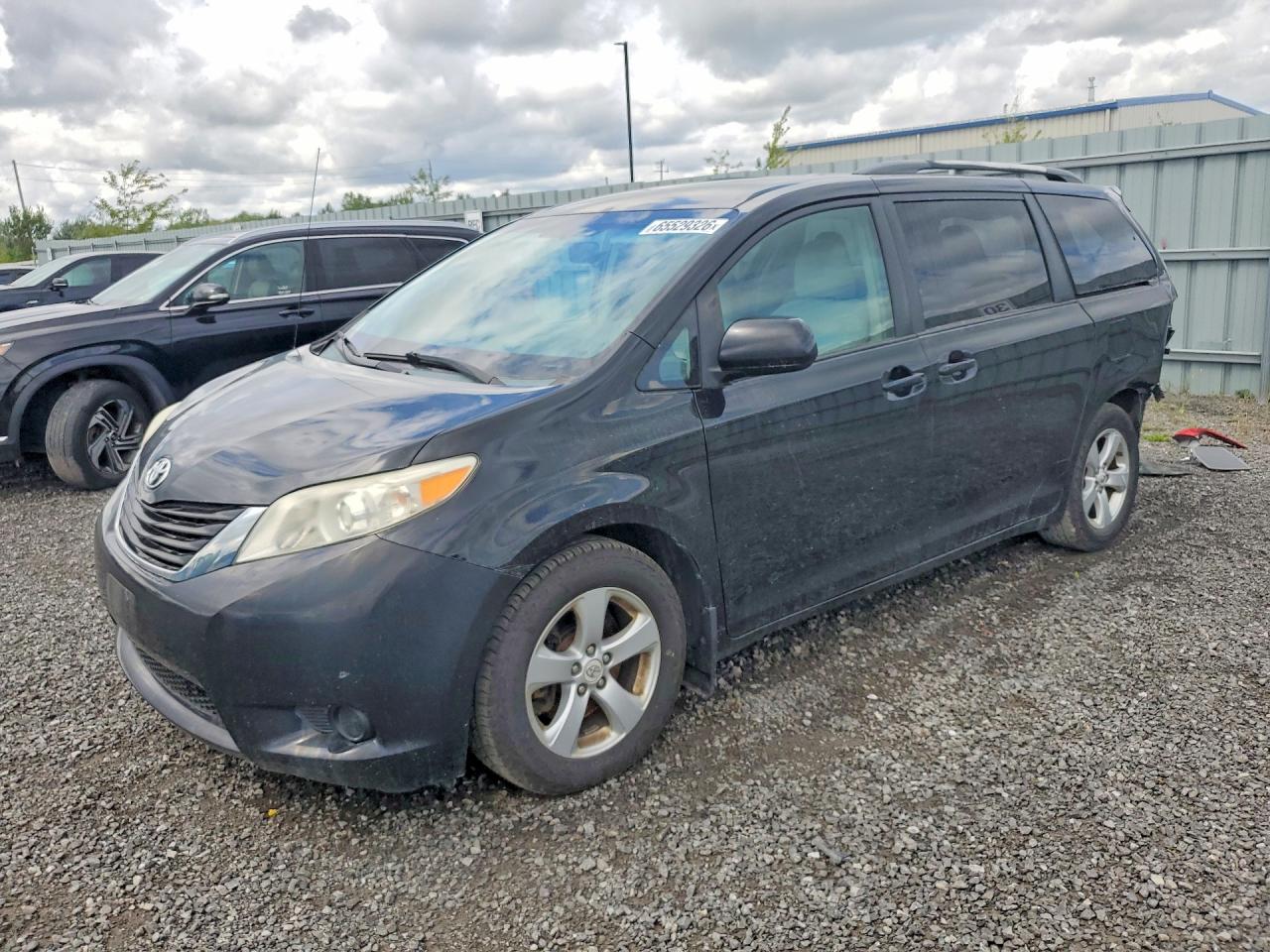 2012 TOYOTA SIENNA
