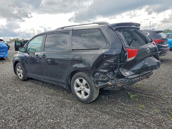 2012 TOYOTA SIENNA