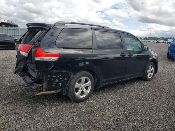 2012 TOYOTA SIENNA