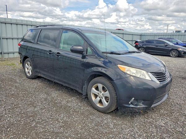 2012 TOYOTA SIENNA