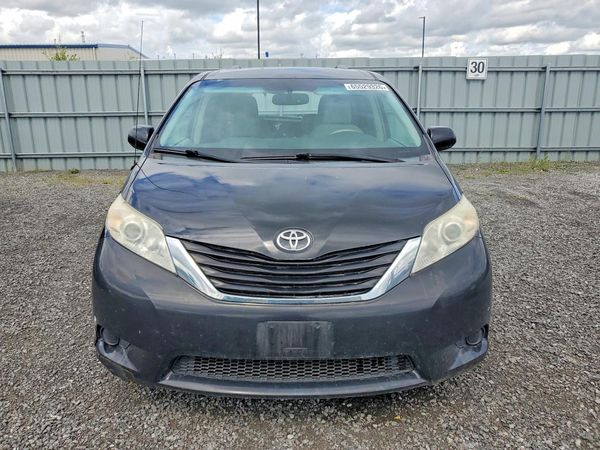 2012 TOYOTA SIENNA