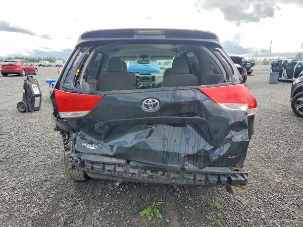 2012 TOYOTA SIENNA