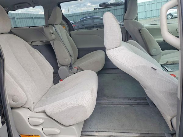 2012 TOYOTA SIENNA