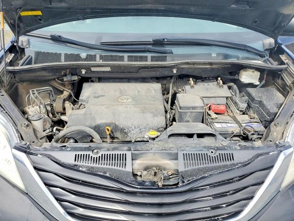 2012 TOYOTA SIENNA
