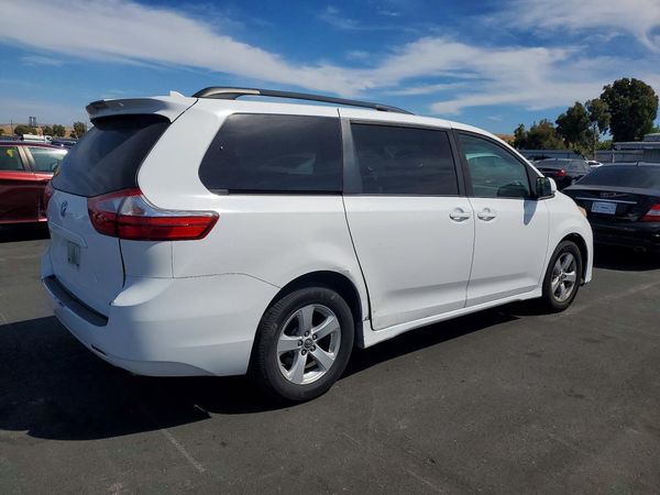 2019 TOYOTA SIENNA LE
