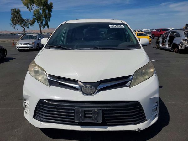 2019 TOYOTA SIENNA LE