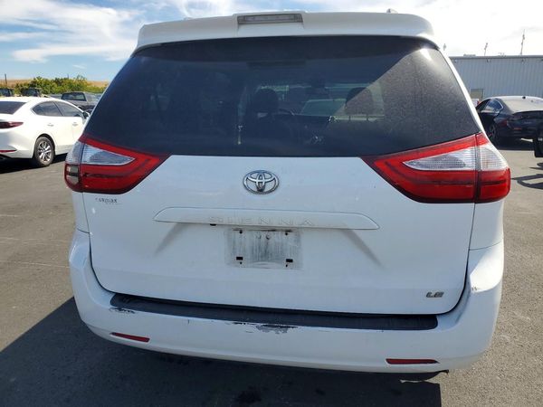2019 TOYOTA SIENNA LE