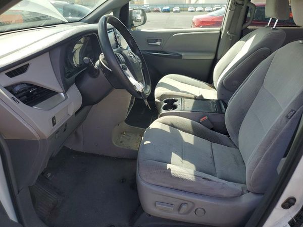 2019 TOYOTA SIENNA LE