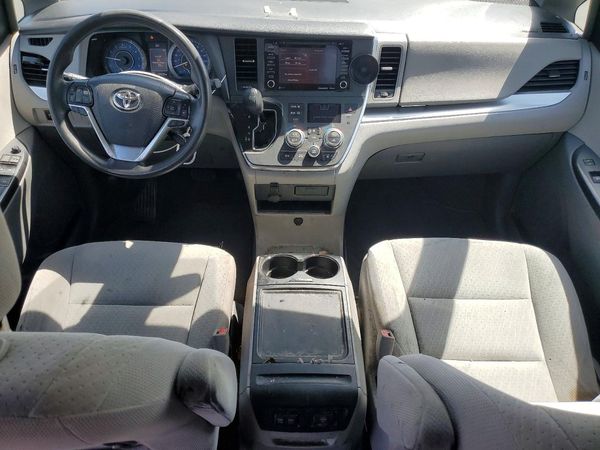 2019 TOYOTA SIENNA LE