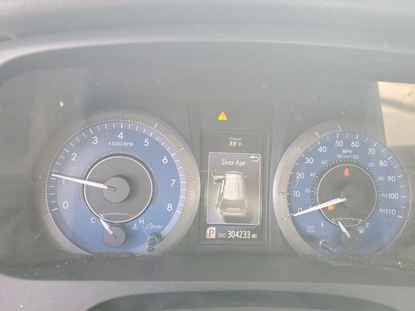 2019 TOYOTA SIENNA LE