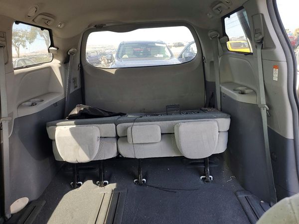2019 TOYOTA SIENNA LE