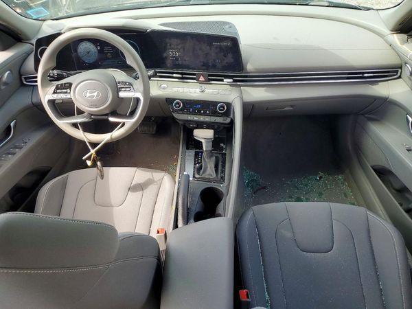 2024 HYUNDAI ELANTRA
