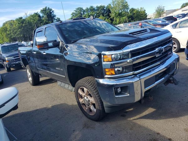 2018 CHEVROLET SILVERADO LTZ — Passenger 3/4