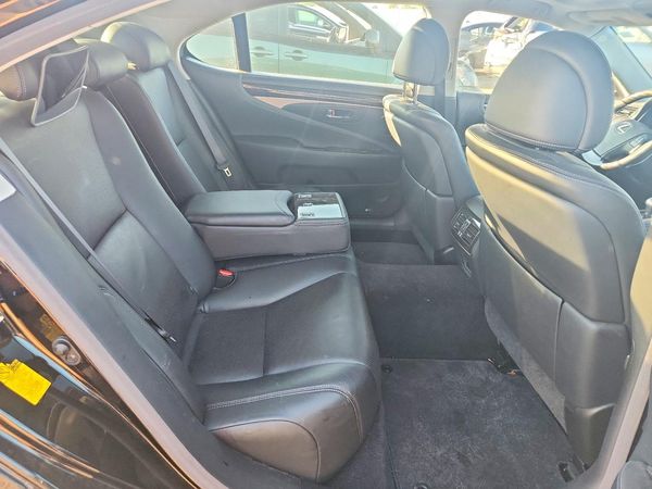 2013 LEXUS LS 460