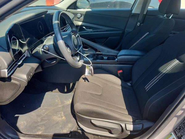 2025 HYUNDAI ELANTRA SEL Convenience — DENT