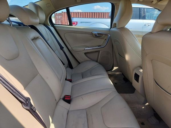 2015 VOLVO S60 Premier (non R design)