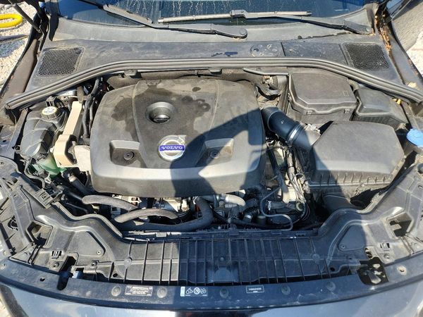 2015 VOLVO S60 Premier (non R design)