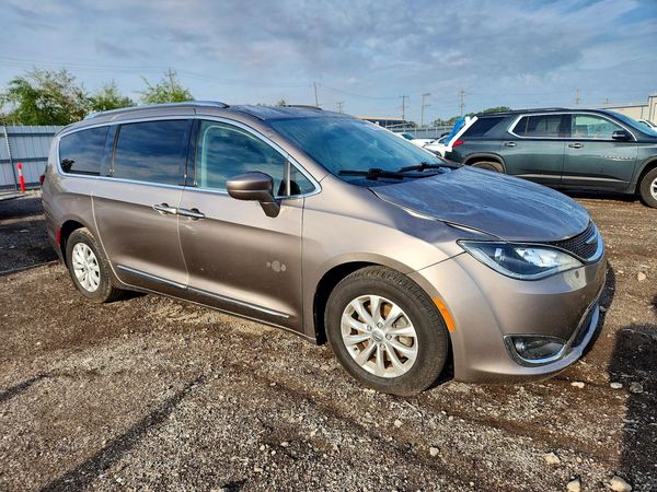 2018 CHRYSLER PACIFICA Touring L Plus