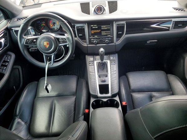 2015 PORSCHE MACAN