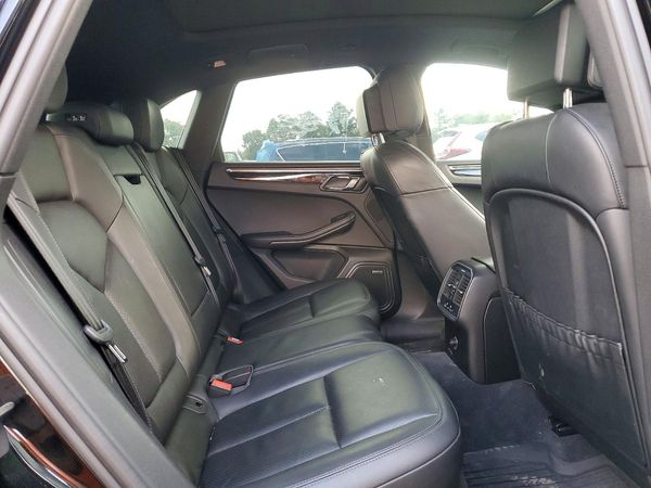 2015 PORSCHE MACAN