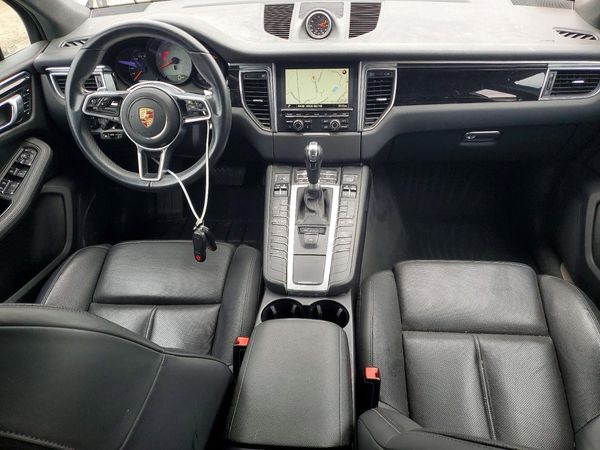 2015 PORSCHE MACAN