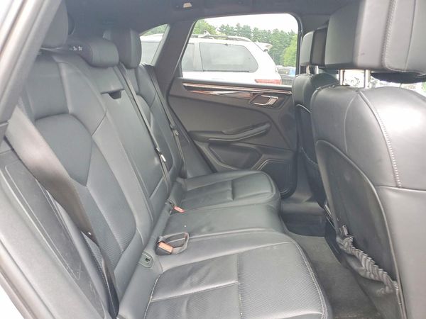 2015 PORSCHE MACAN