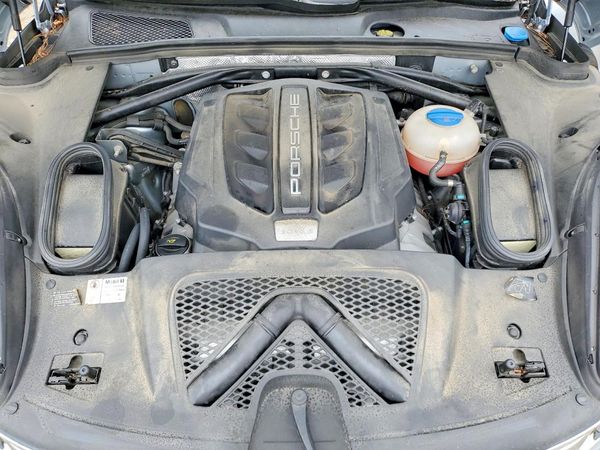 2015 PORSCHE MACAN