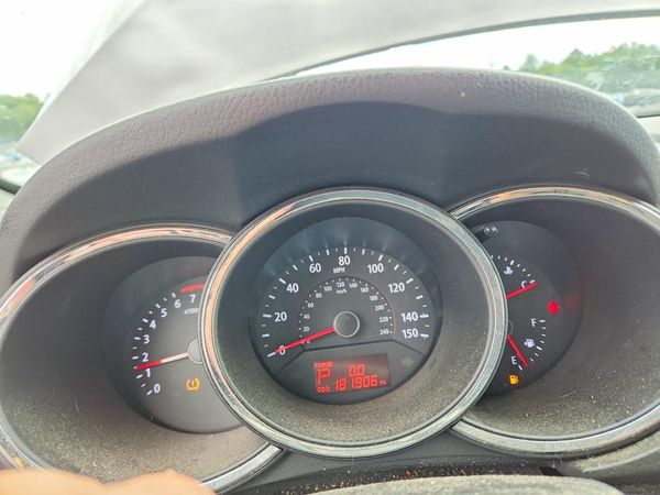 2013 KIA SORENTO Base / LX