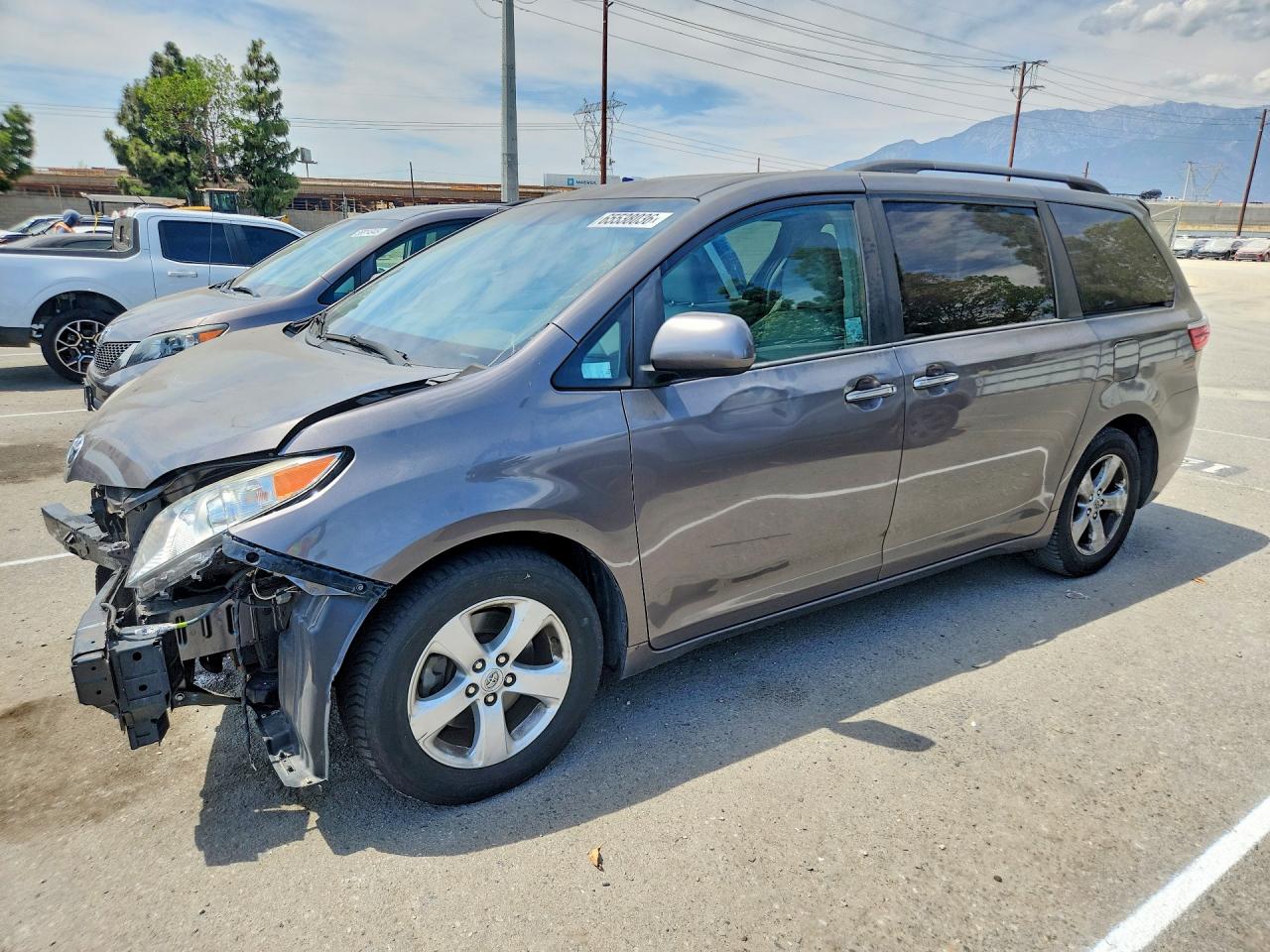 2017 TOYOTA SIENNA
