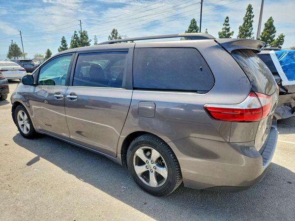 2017 TOYOTA SIENNA