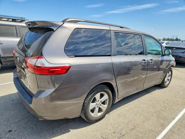 2017 TOYOTA SIENNA
