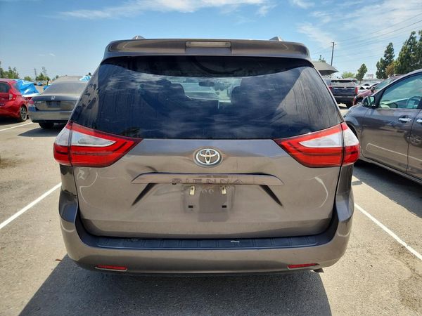 2017 TOYOTA SIENNA