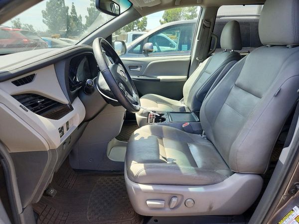 2017 TOYOTA SIENNA