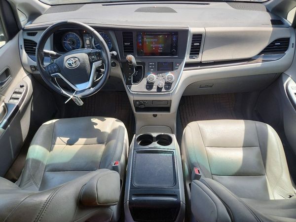 2017 TOYOTA SIENNA