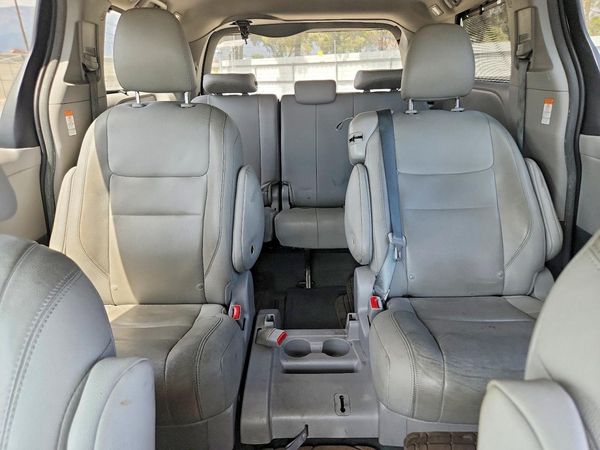 2017 TOYOTA SIENNA