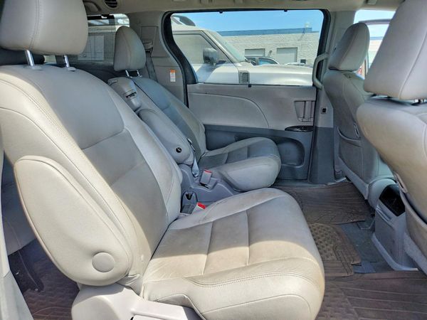 2017 TOYOTA SIENNA