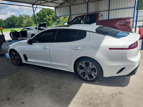 2021 KIA STINGER Base