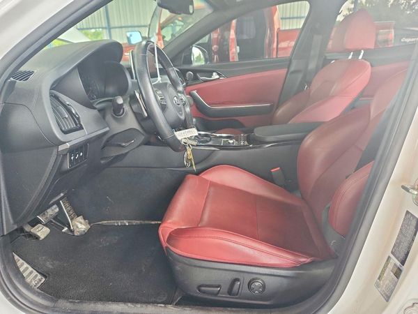 2021 KIA STINGER Base