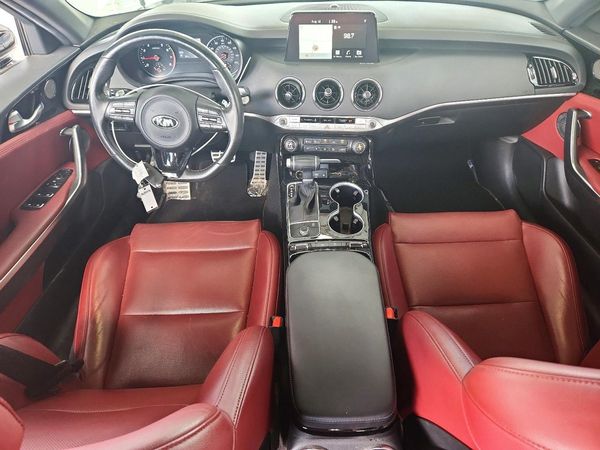 2021 KIA STINGER Base