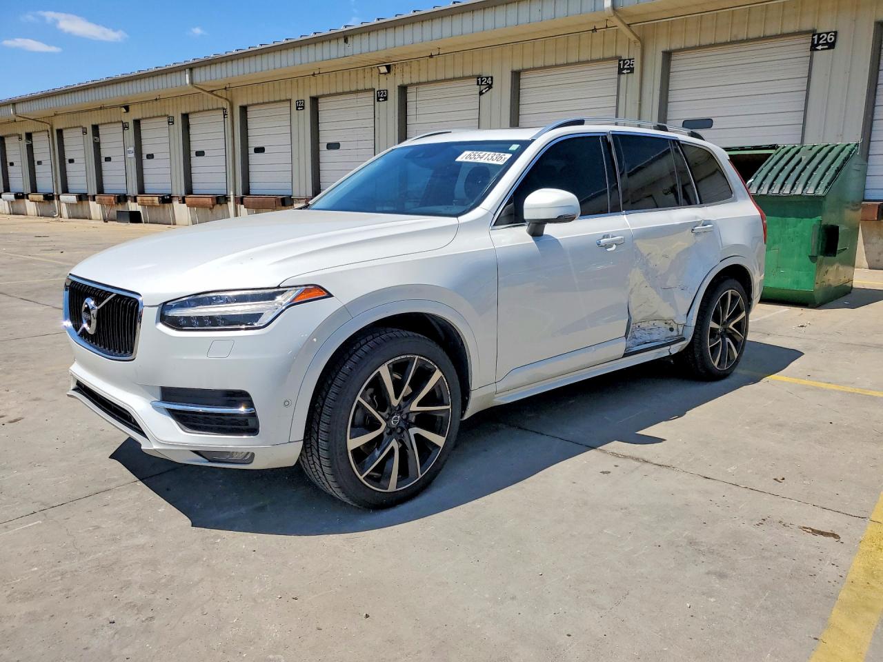 2017 VOLVO XC90 Momentum