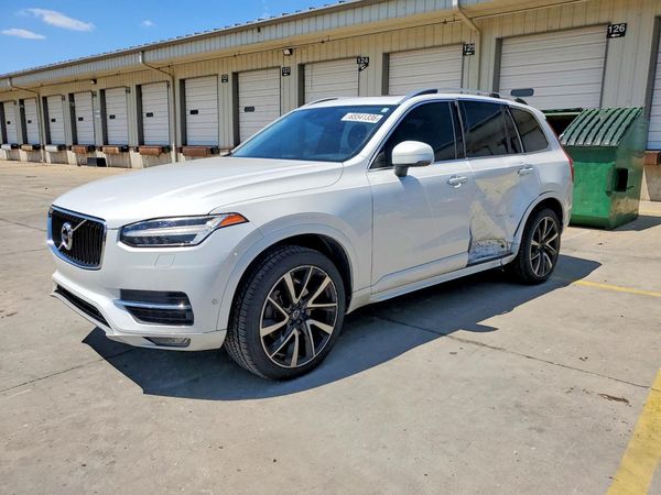 2017 VOLVO XC90 Momentum