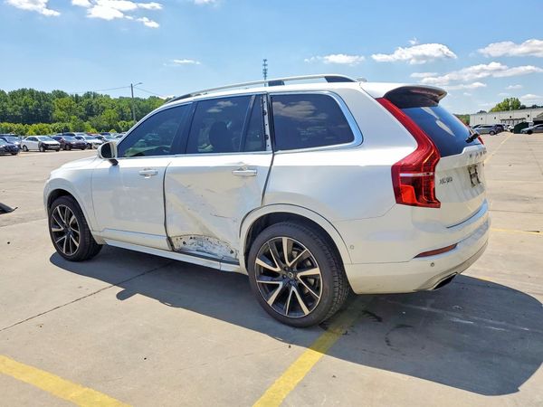 2017 VOLVO XC90 Momentum