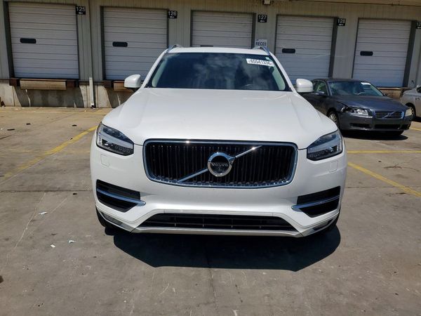 2017 VOLVO XC90 Momentum
