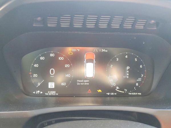 2017 VOLVO XC90 Momentum