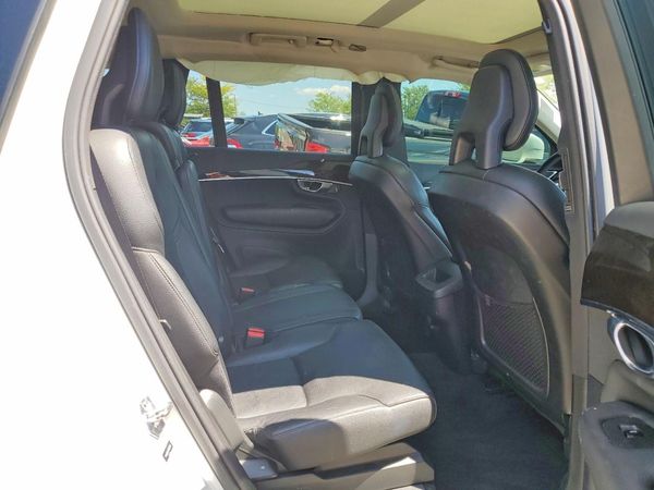 2017 VOLVO XC90 Momentum