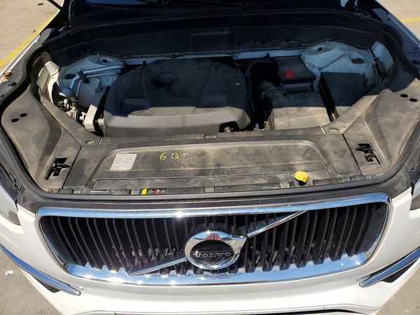 2017 VOLVO XC90 Momentum