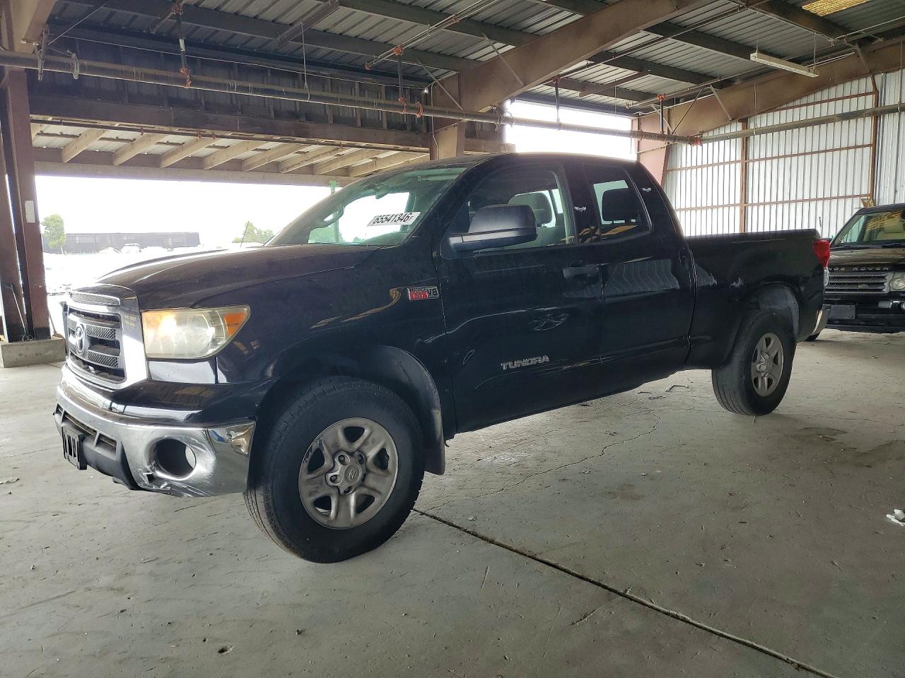 2012 TOYOTA TUNDRA SR5 — Front 3/4