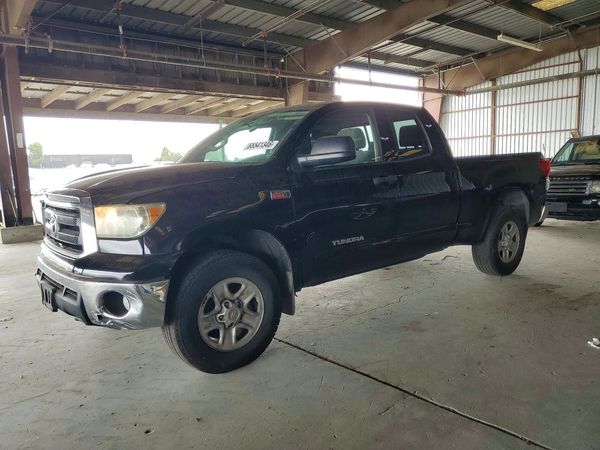 2012 TOYOTA TUNDRA SR5 — Front 3/4