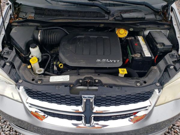 2015 DODGE CARAVAN SXT — Engine bay