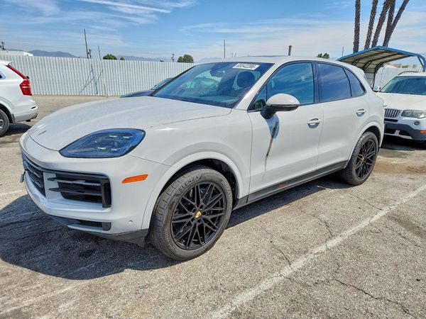 2024 PORSCHE CAYENNE